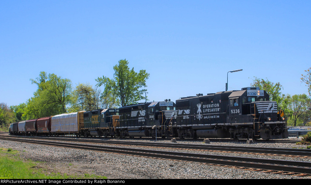 Tripleheaded power today for the WS-1 as they move inbound interchange traffic to the MC yard